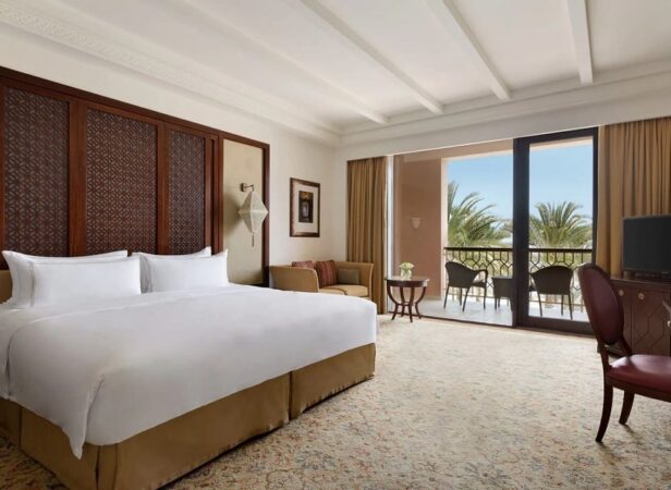 Shangri-La al Husn Resort Deluxe Room