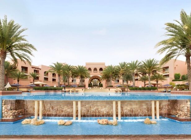 Shangri-La al Husn Resort Infinity Pool