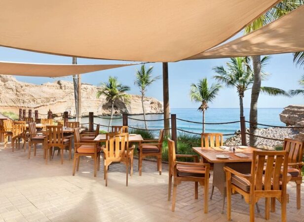 Shangri-La al Husn Resort Beach Bar