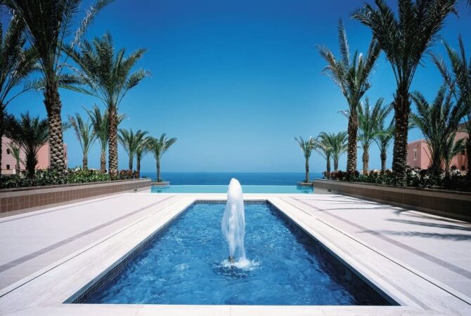 Shangri-La al Husn Resort Pool