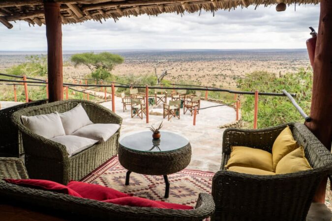 Kenia Safari Lumo Lions Bluff Terrasse mit Ausblick