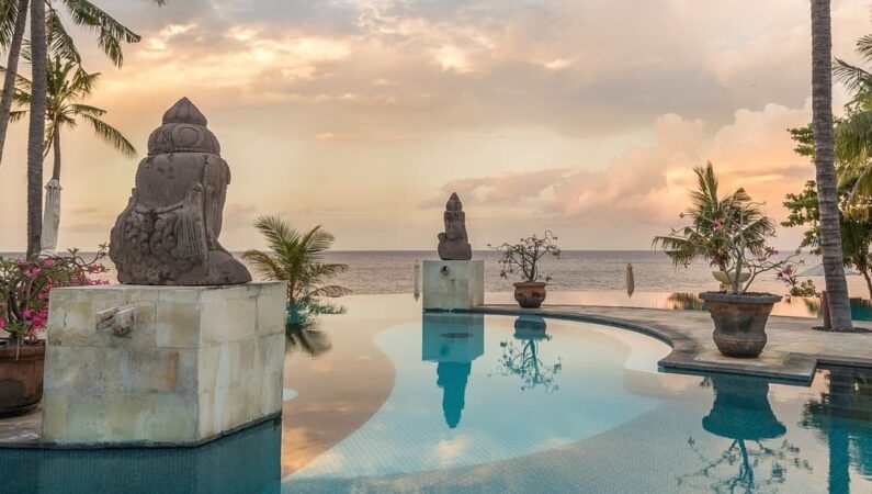 Siddharta Ocean Front Resort Bali Pool Abendrot