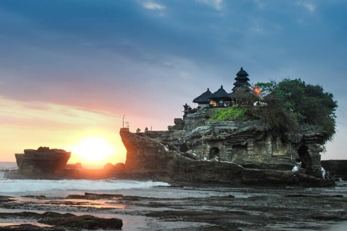 Rundreise Bali intensiv Tanah Lot Tempel am Abend