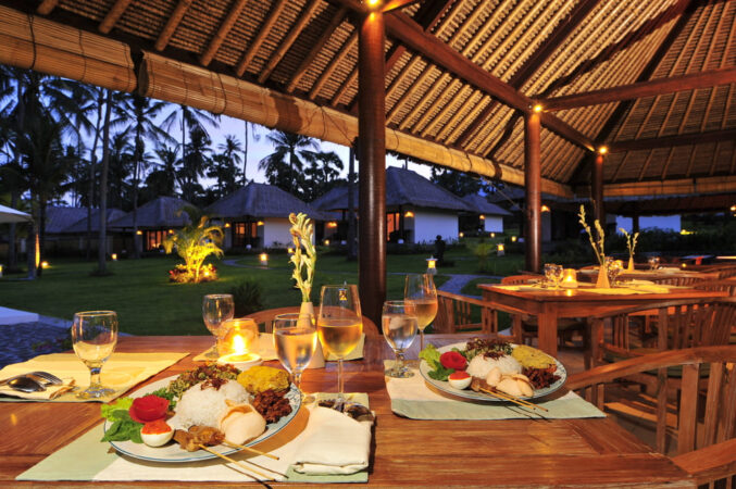 Kubu Indah Resort Bali Restaurant am Abend