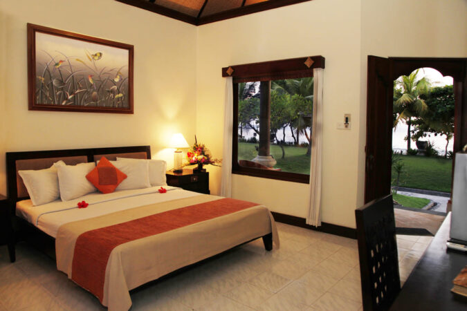 Puri Bagus Candidasa Resort Bali Deluxe Sea View Bungalow zimmer