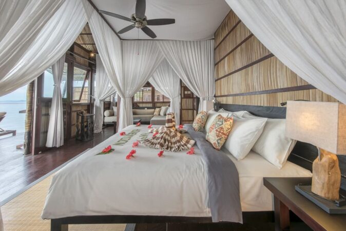 Papua Paradise Eco Resort Raja Ampat Deluxe Bungalow Schlafzimmer