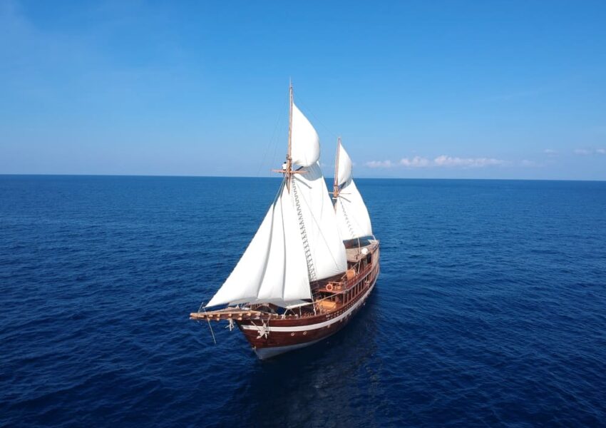 Tauchsafari Indonesien Raja Ampat Coralia Schiff Fahrt