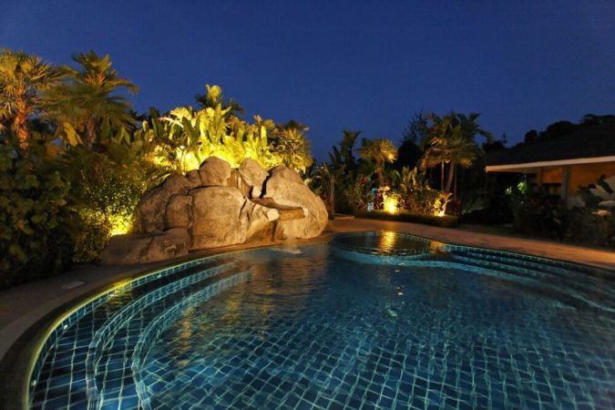 Palm Garden Resort Khao Lak Pool bei Nacht