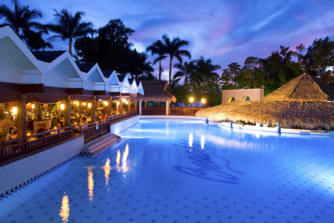 Beaches Negril Resort Pool bei Nacht