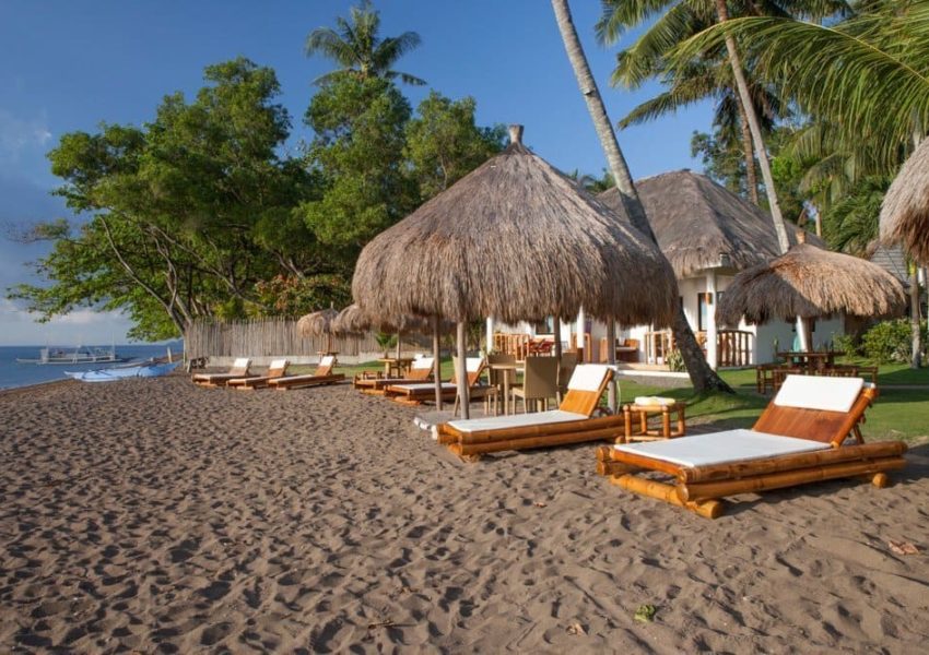 Pura Vida Dauin Resort Strand