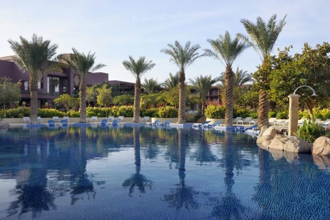 Mövenpick Resort Tala Bay Pool Palmen