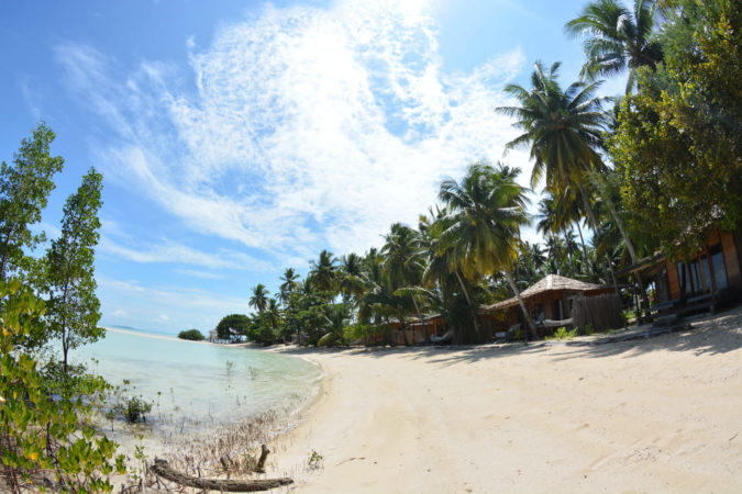 Virgin Cocoa Indonesien Maratua Atoll Bungalows am Strand