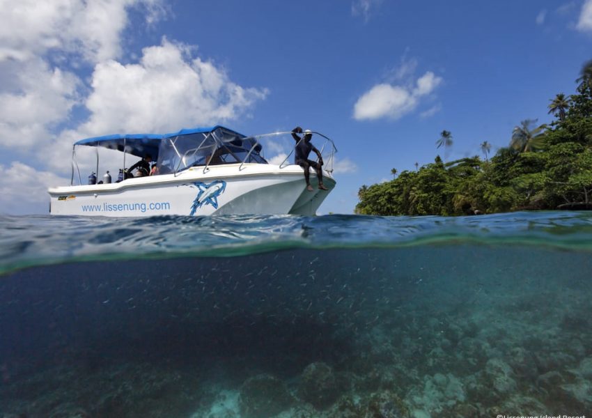 Tauchreise Papua Neuguinea Lissenung Island Resort Tauchboot