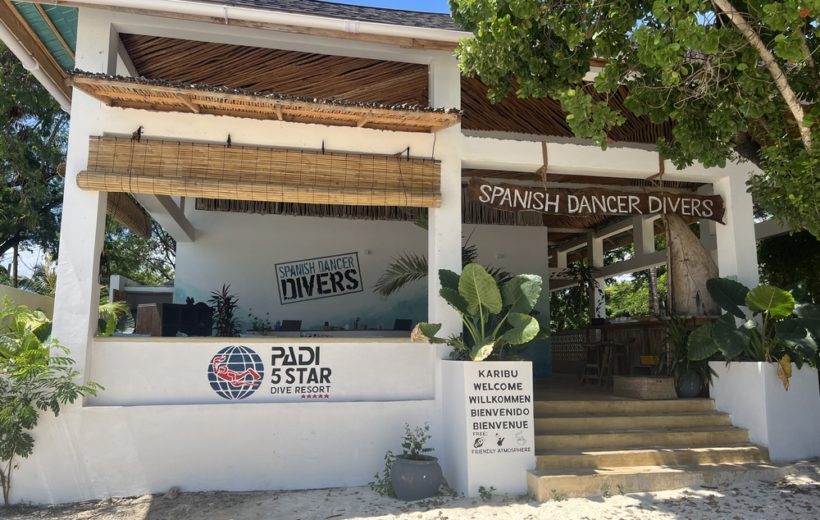 Spanish Dancer Divers
