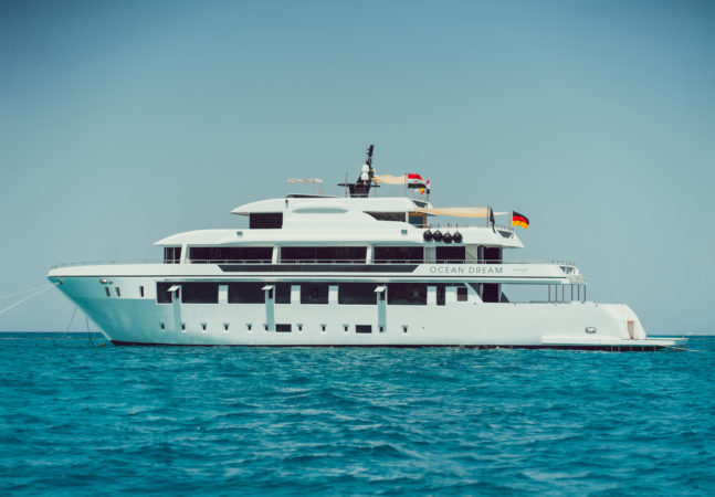 Yachtiano Schiff Ansicht